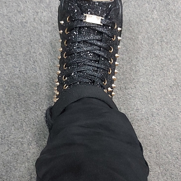 Shoes - Picture 3 of 3